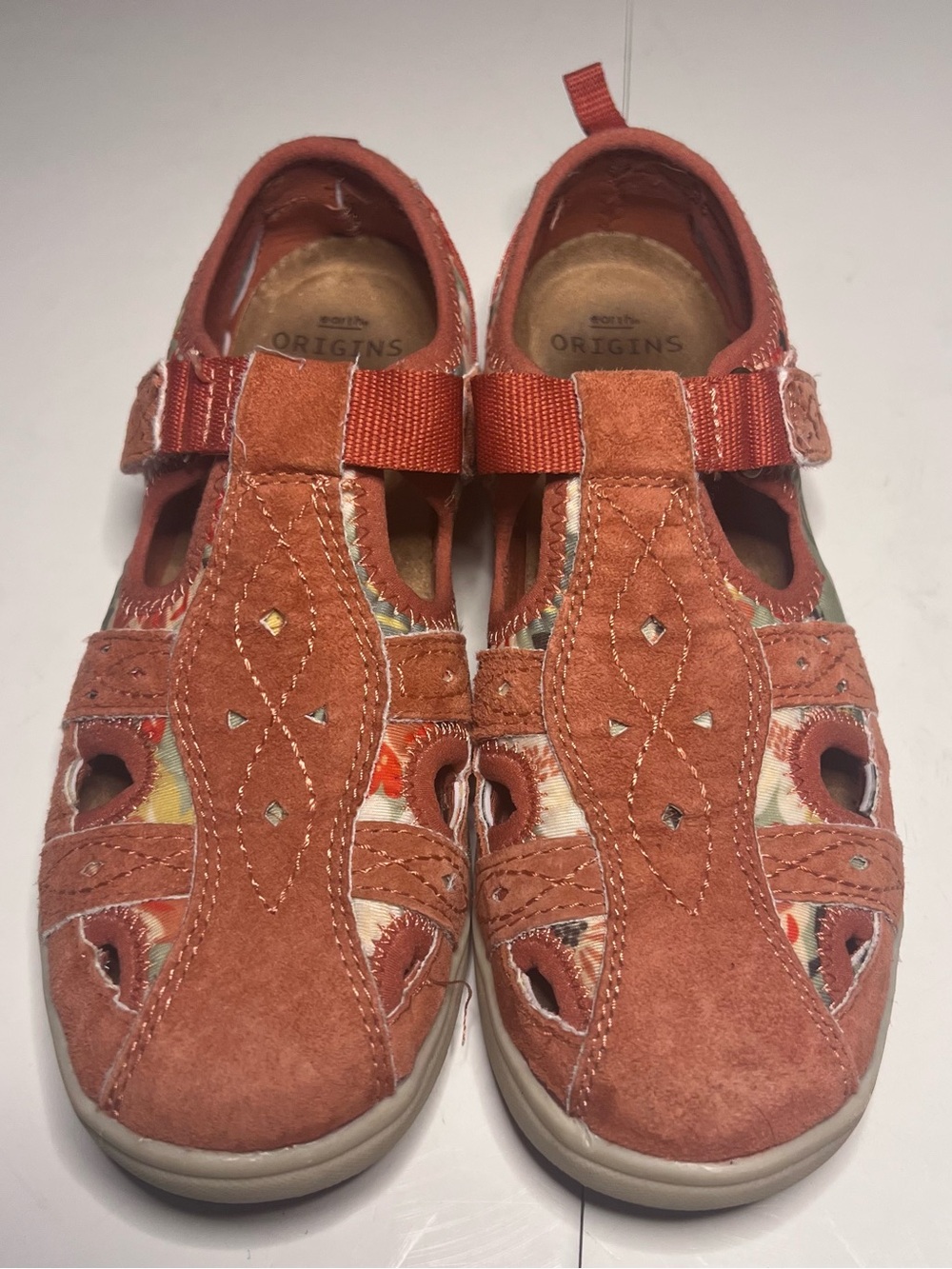 Earthies Coral Suede Closed-Toe Sandals